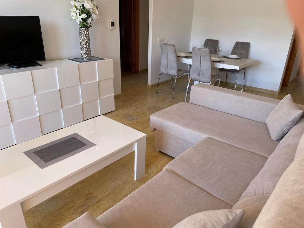 A Stunning 2 Bedroom Apartment 5 Min Walk To The Beautiful Beaches Of Vera Playa Playas de Vera المظهر الخارجي الصورة